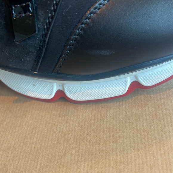 Christian Louboutin - Picture 7 of 8